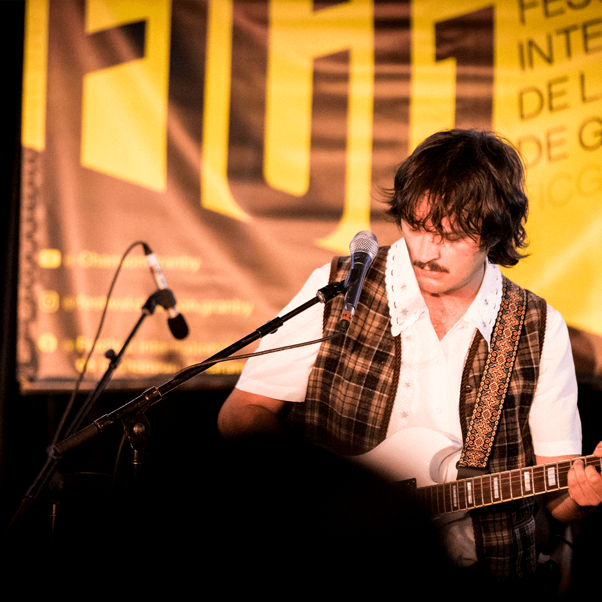 Man playing the guitar at Festival international de la chanson de Granby.