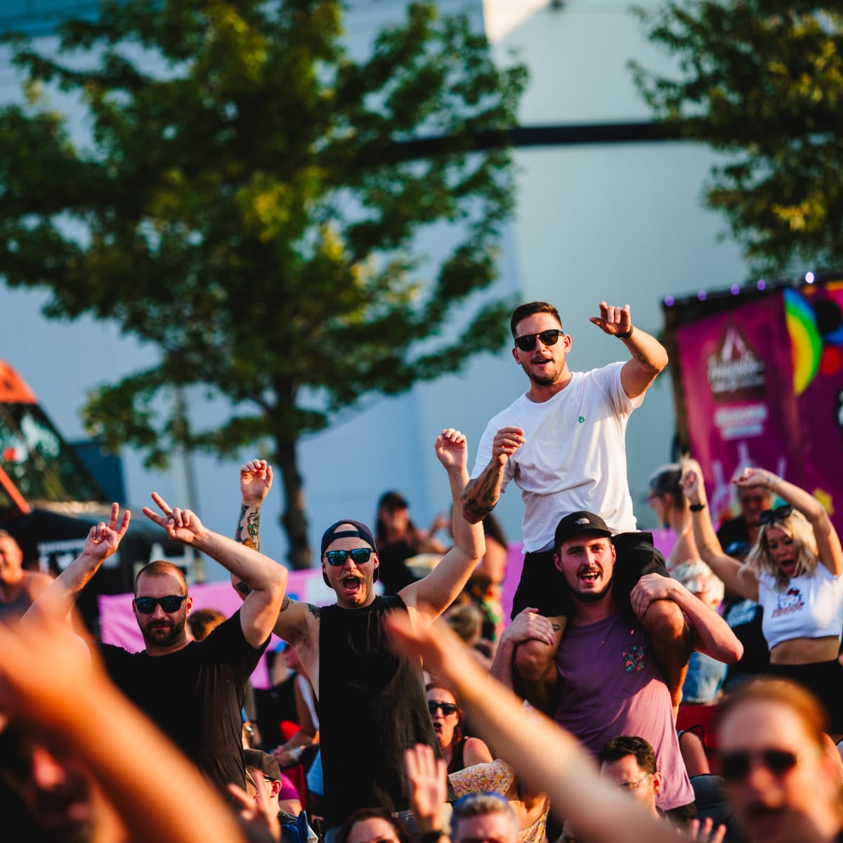 Young men having fun at the Festival POP ton été