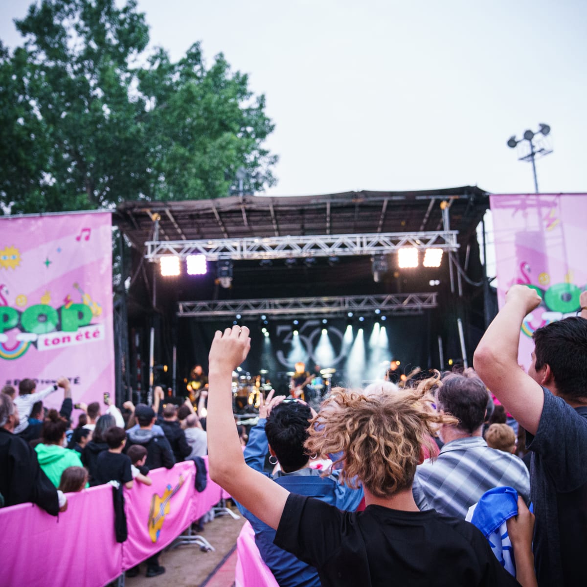 A wild crowd at the Festival POP ton été