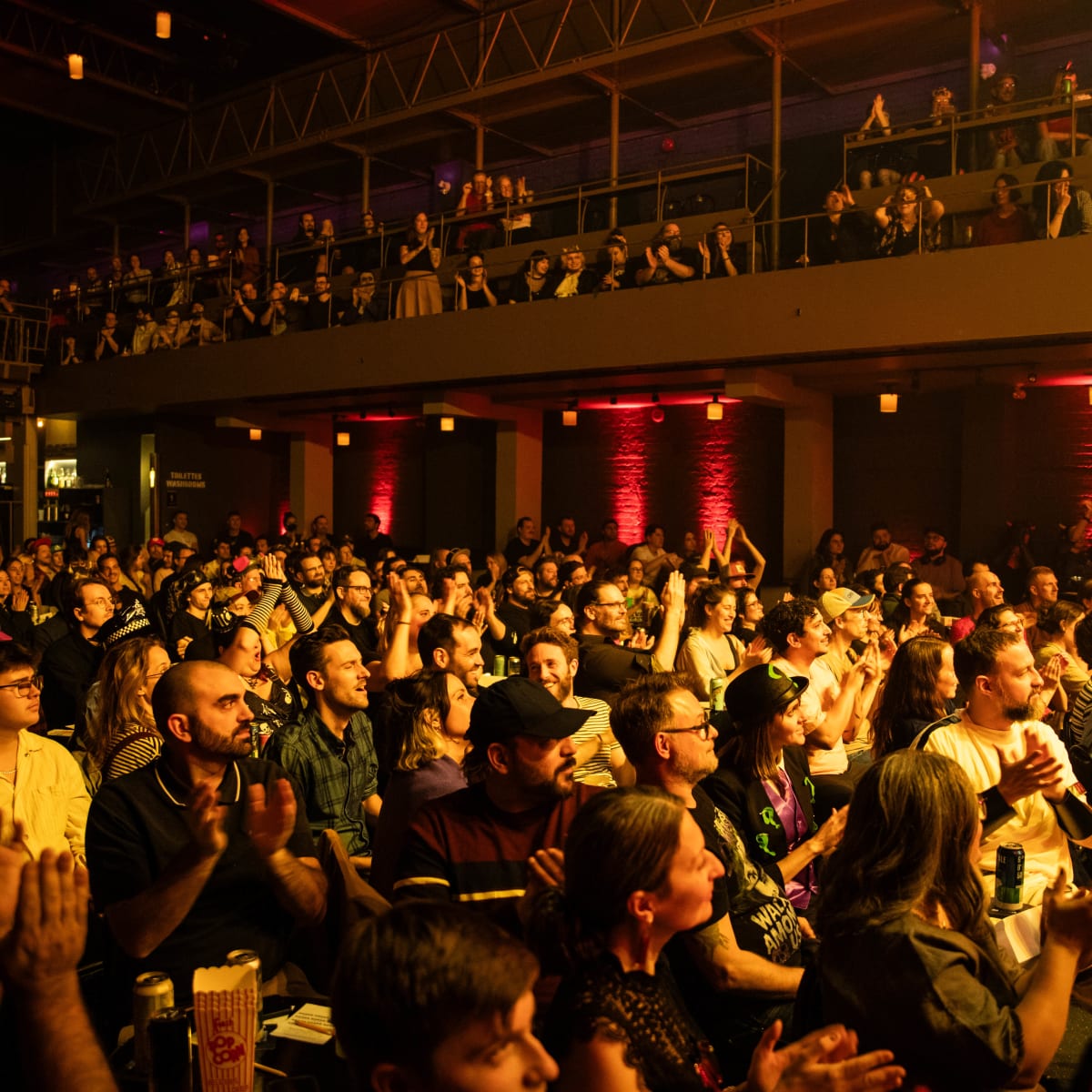 Festival SPASM - Des spectateurs remplissent une salle de spectacle.