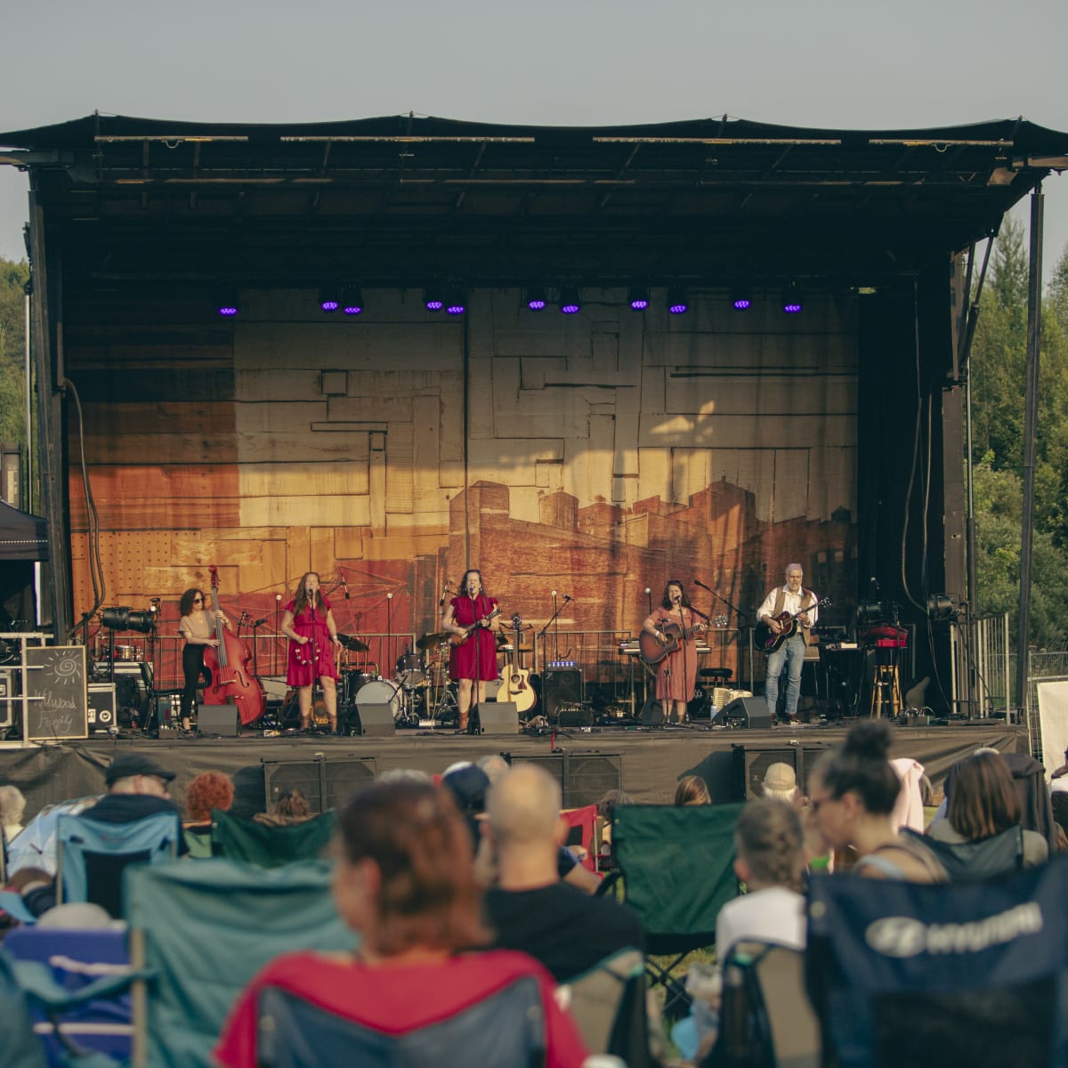 SuperFolk Morin-Heights Festival - An outdoor stage