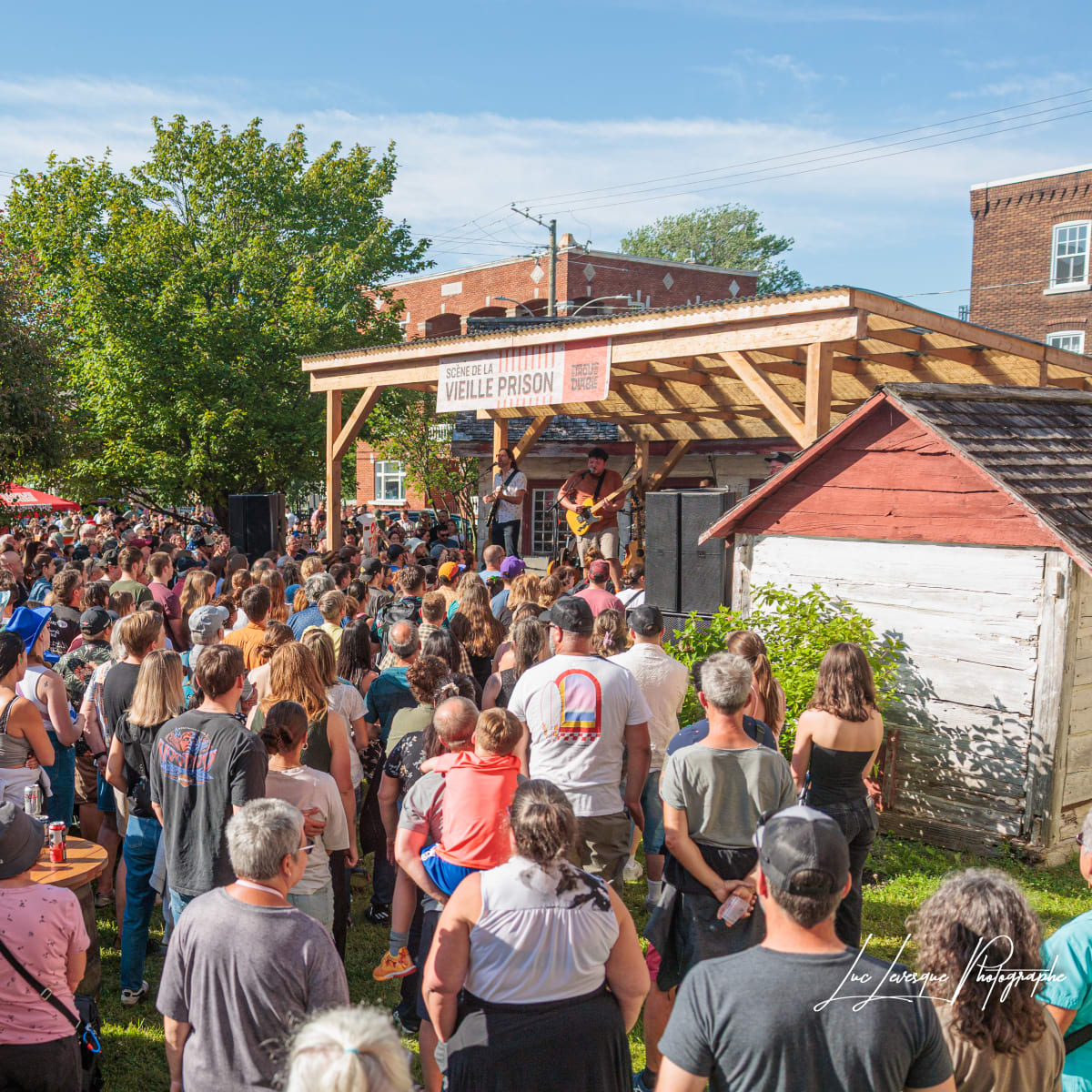 A crowd in front of a small stage at the FestiVoix festival in Trois-Rivières.
