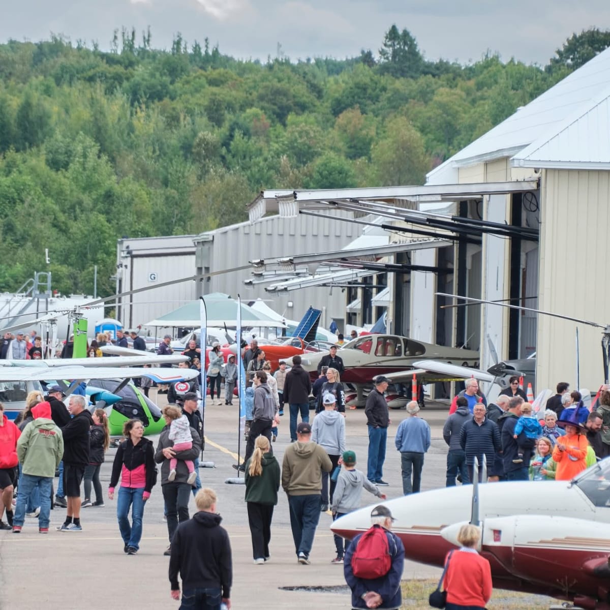 Crowd at the apron at Neuville Airport. 