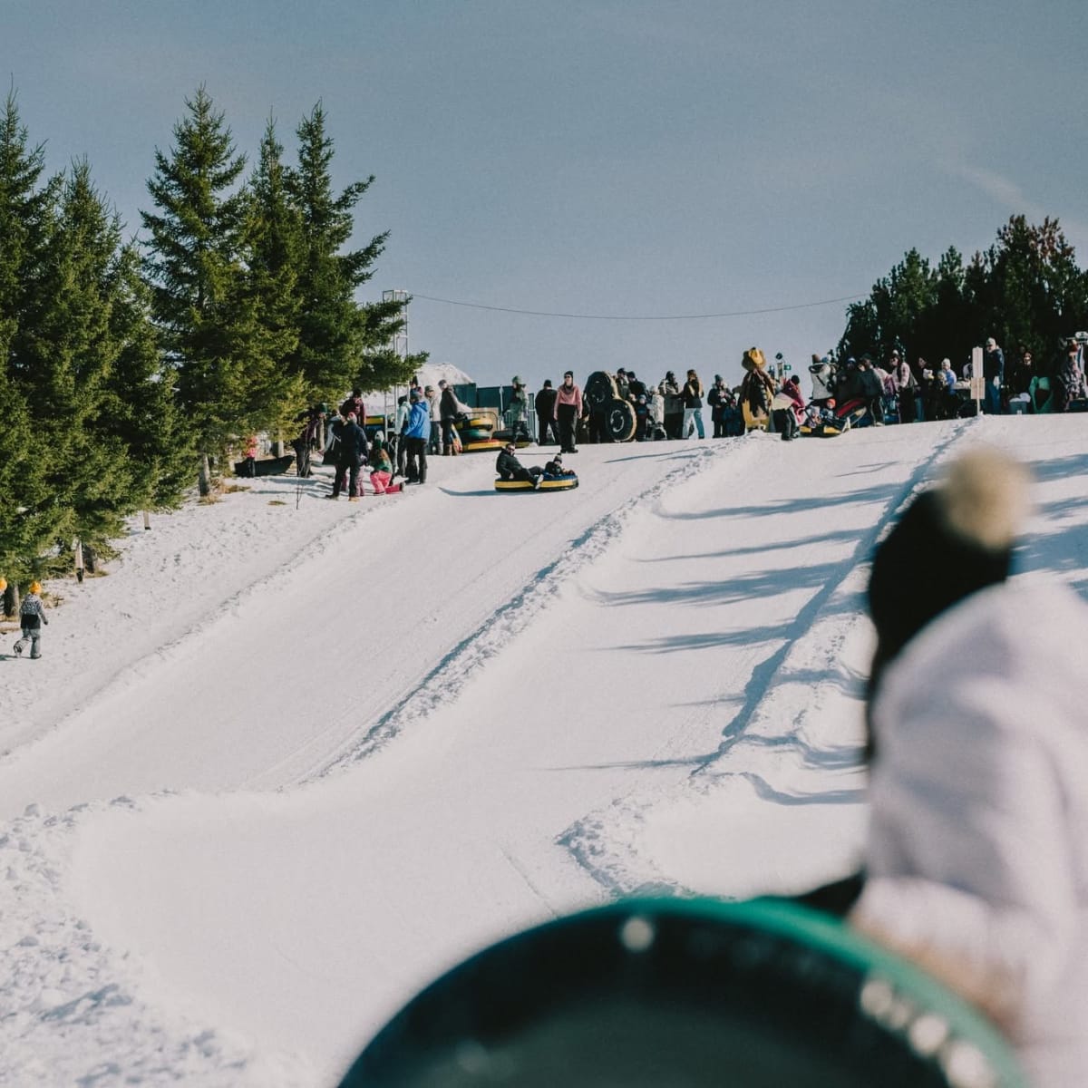 Glissade sur tubes à la Fête d'hiver de Rouyn-Noranda.