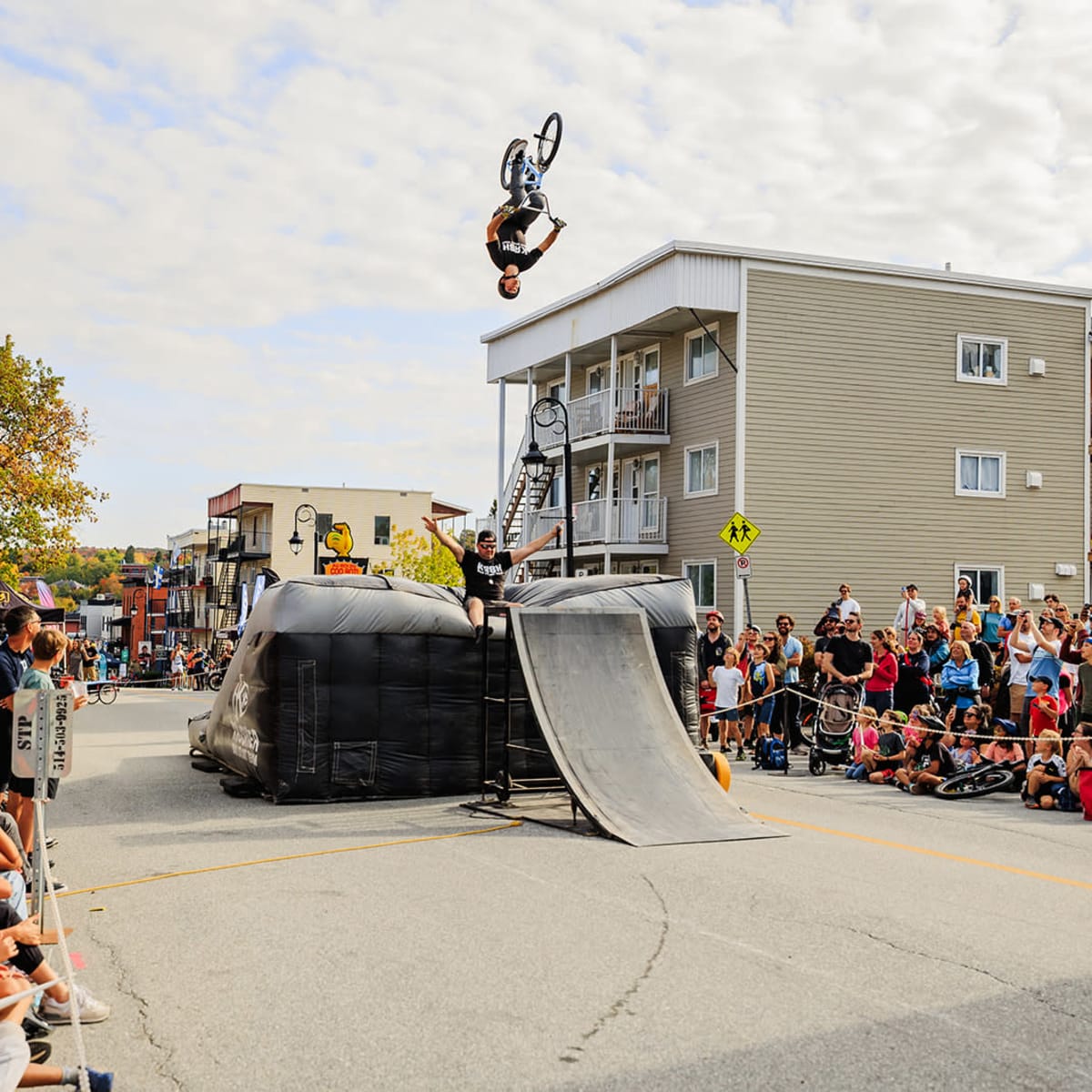 Spectacle de vélo à la Fête du vélo de Sherbrooke.