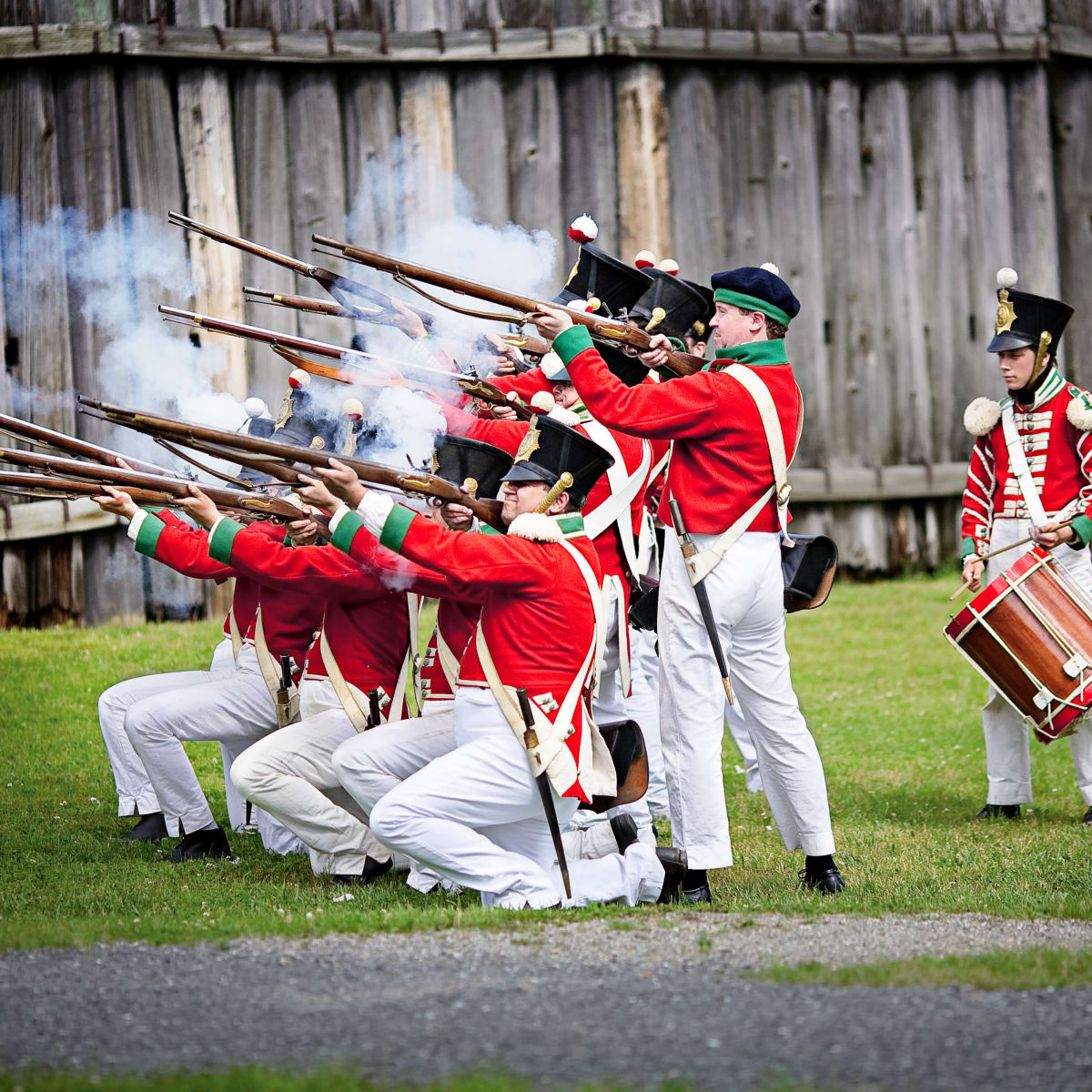 Shooting and militiamen.