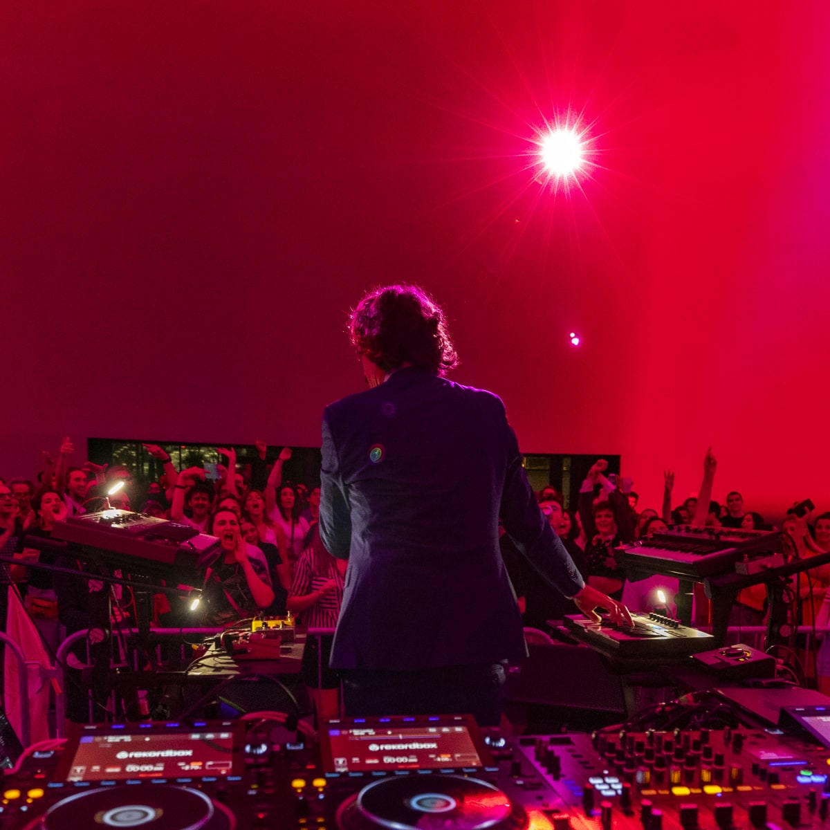 An artist on a small stage at the Francos de Montréal.