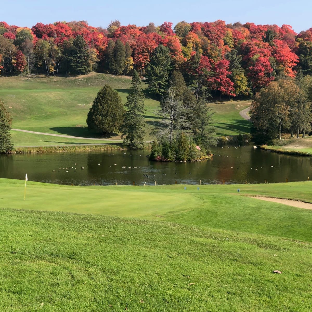 Club de Golf Lac Carling in the fall.