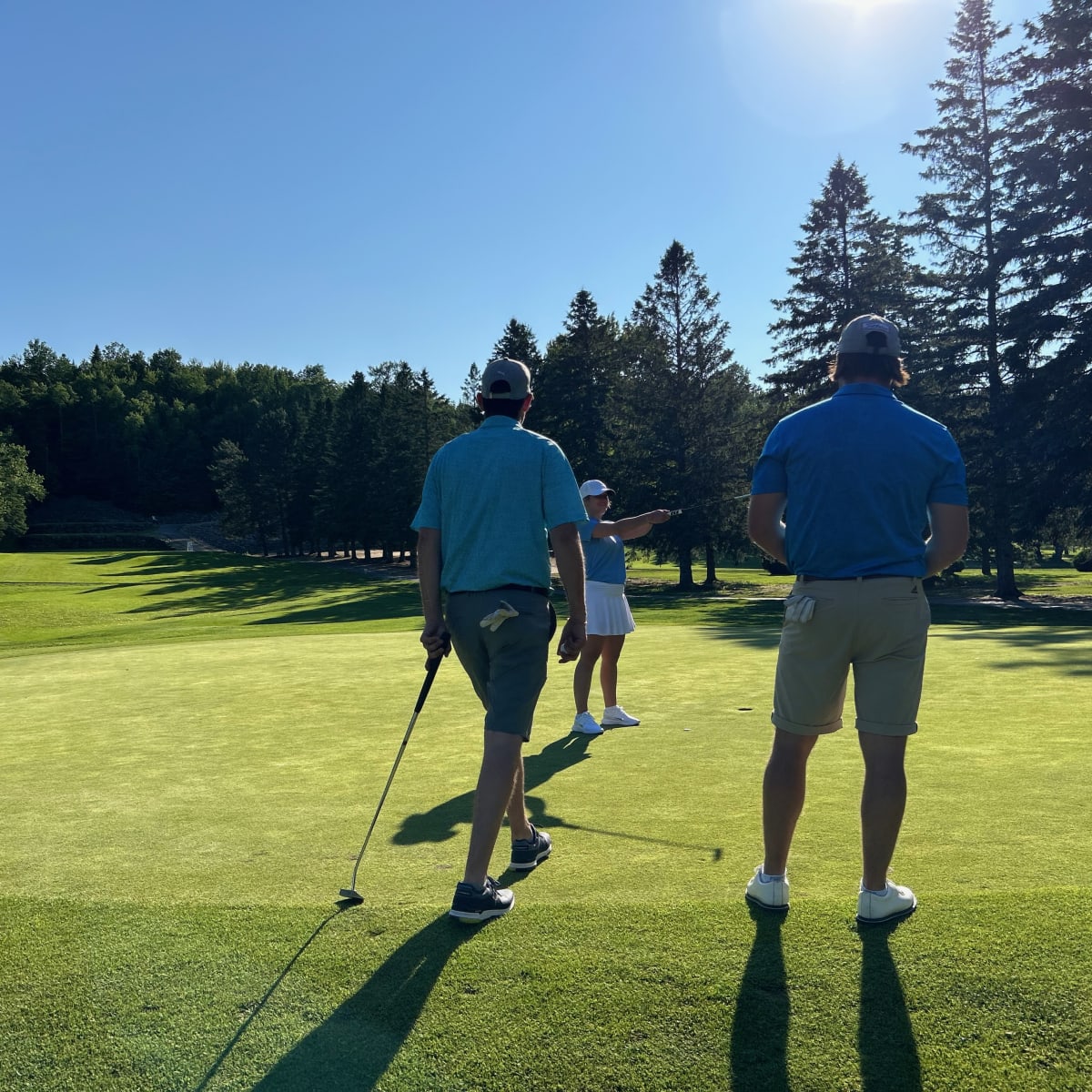Individuals playing golf at Golf Matha.