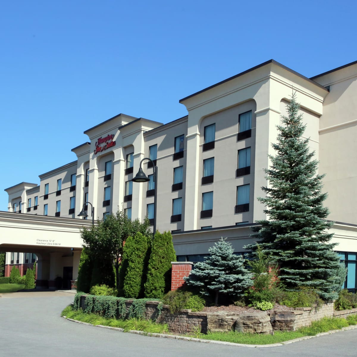 Hampton Inn & Suites by Hilton Laval - Hotel exterior