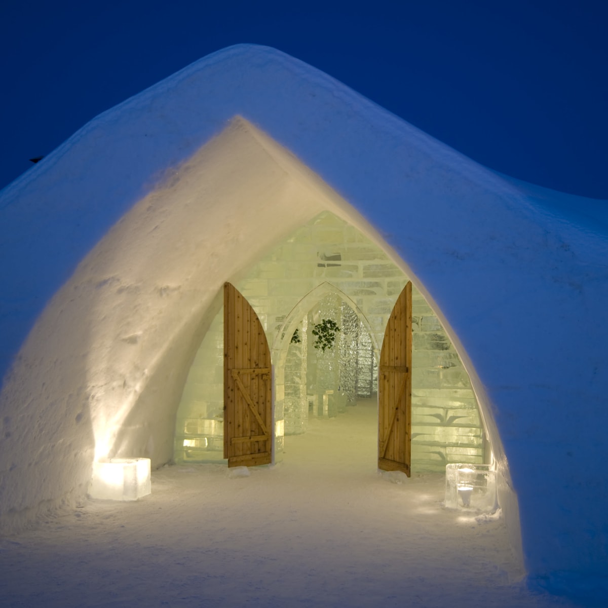 Hôtel de Glace (ice hotel), Québec. 