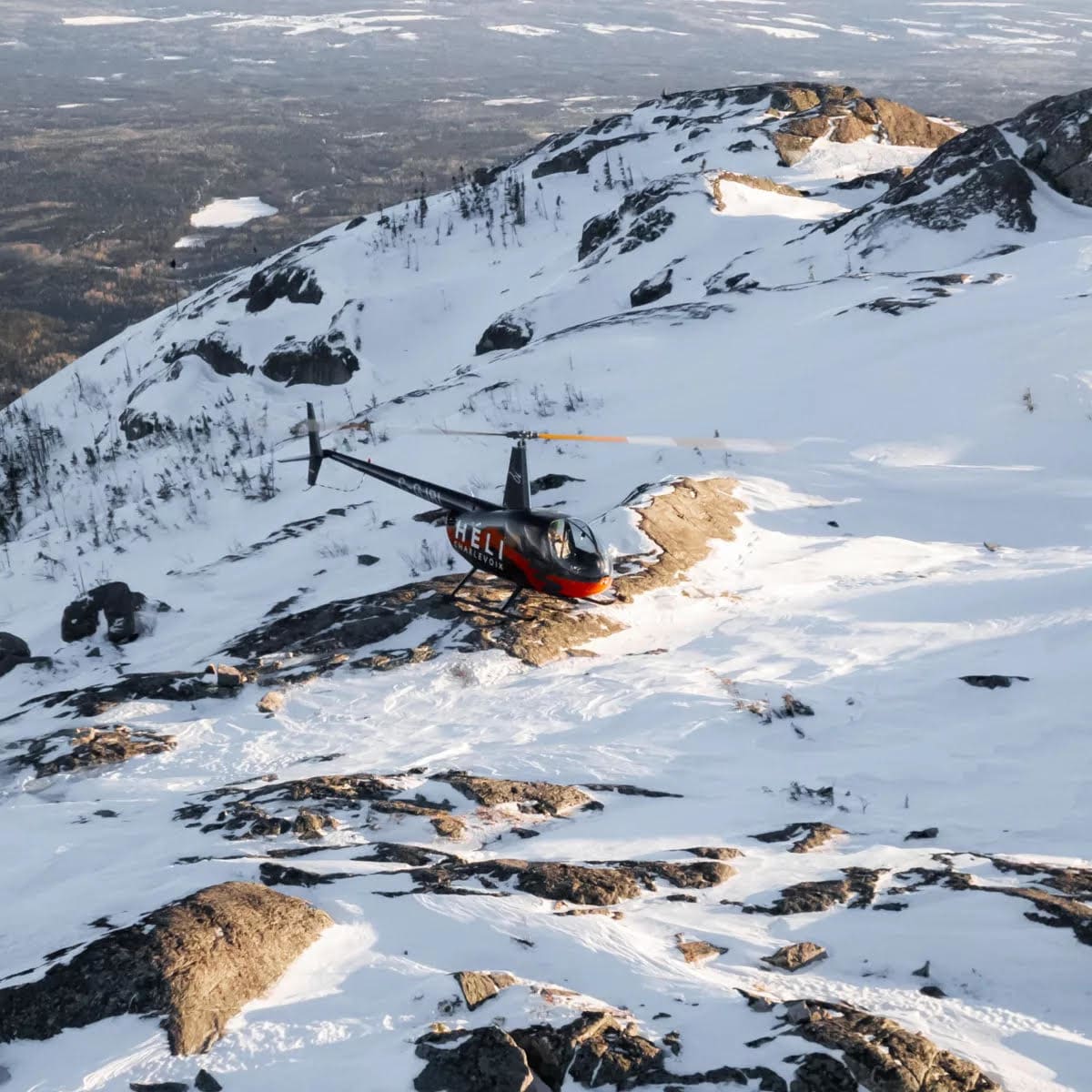 Helicopter in winter - Héli-Charlevoix.