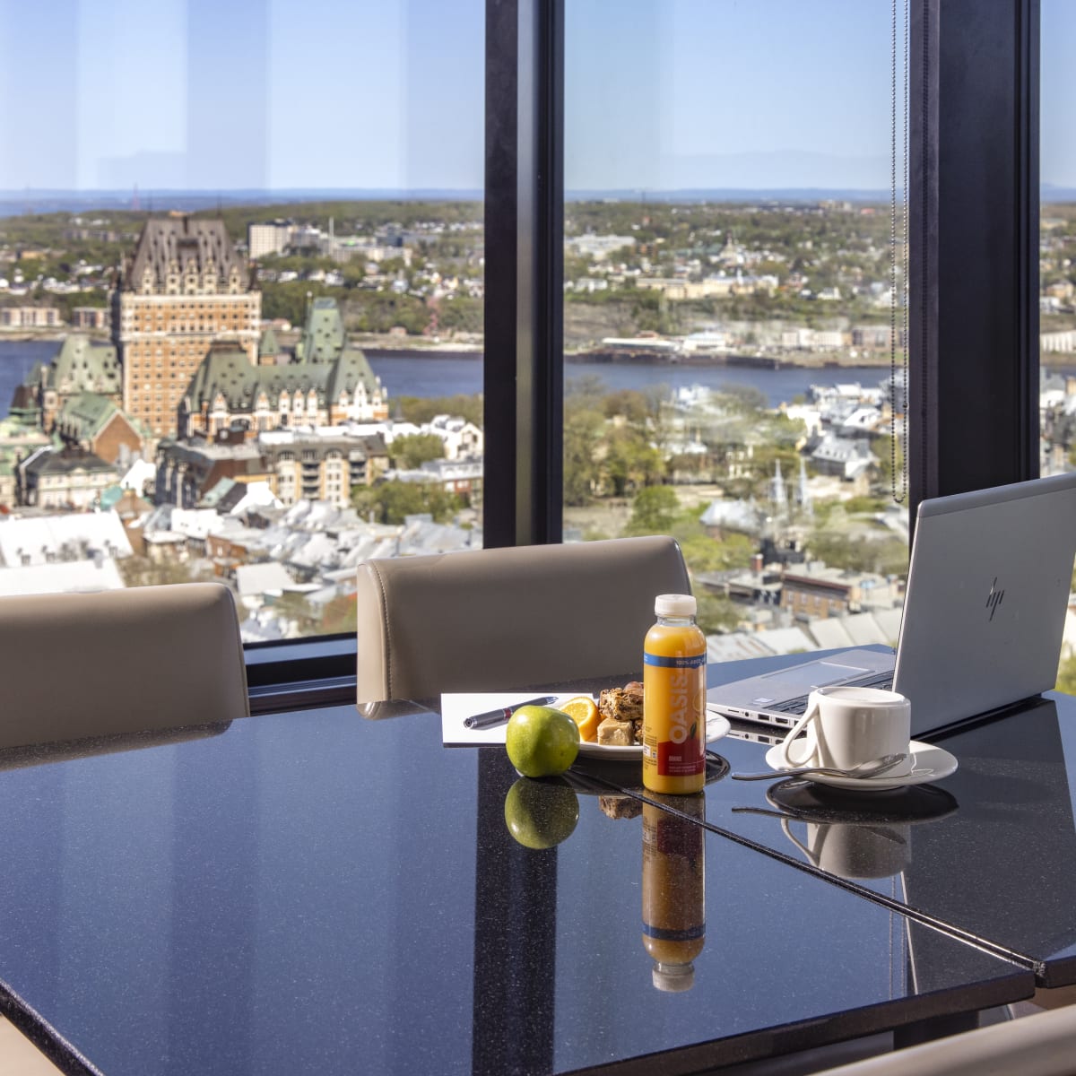 Executive club at Hilton Québec with a view of Château Frontenac.