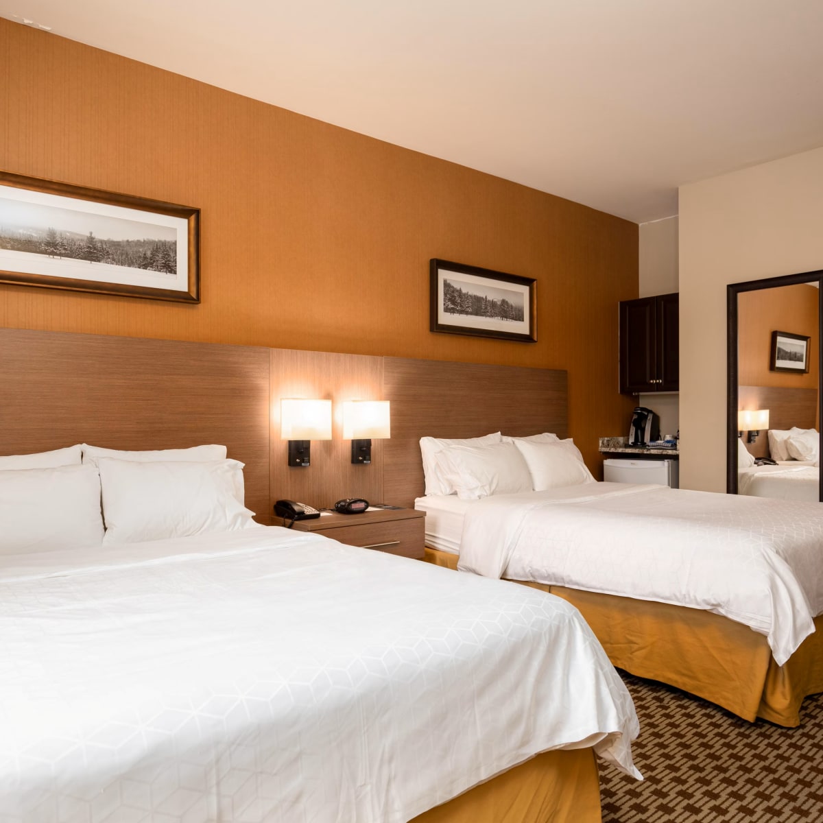 Holiday Inn Express & Suites Tremblant - Room with two beds