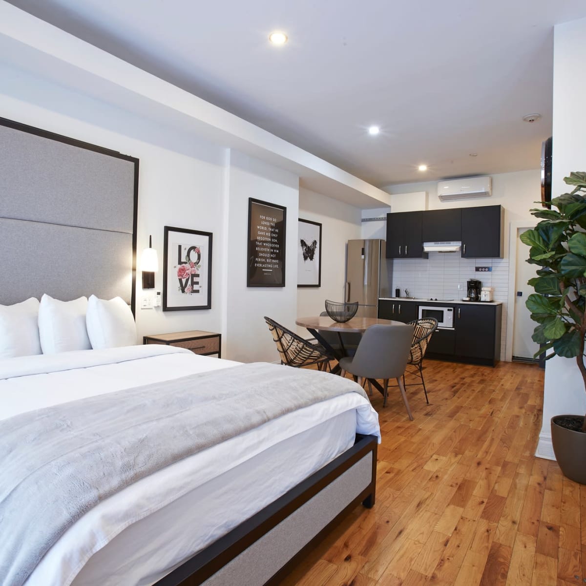 Chambre de l'Hôtel & Spa Carré Saint-Louis, à Montréal.