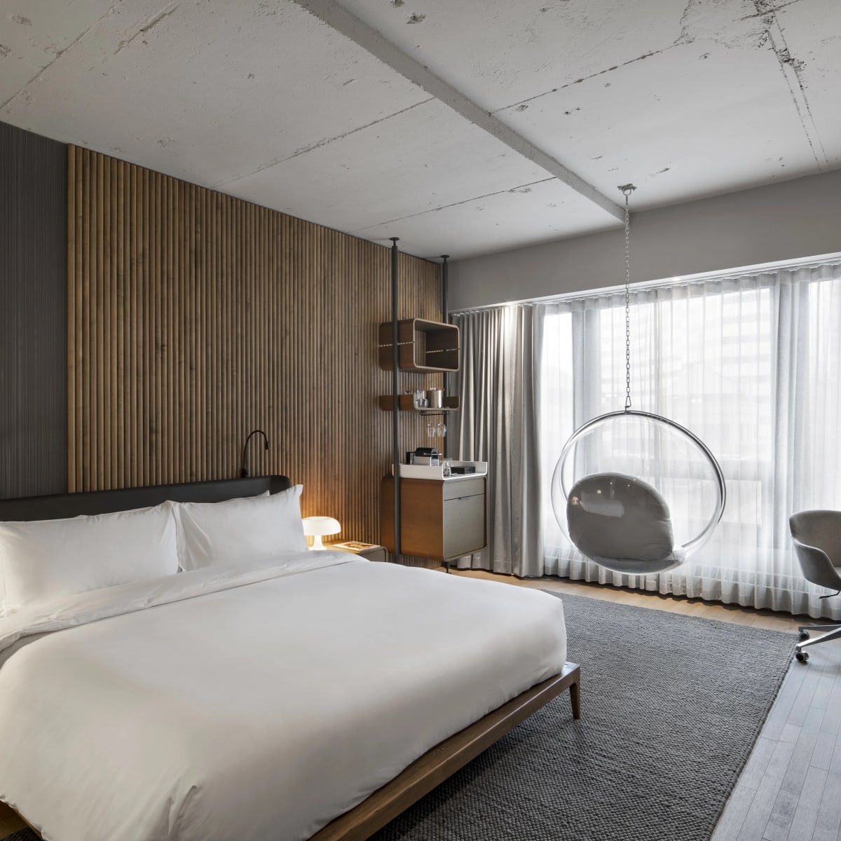 Le Germain Hotel Montreal - Modern bedroom