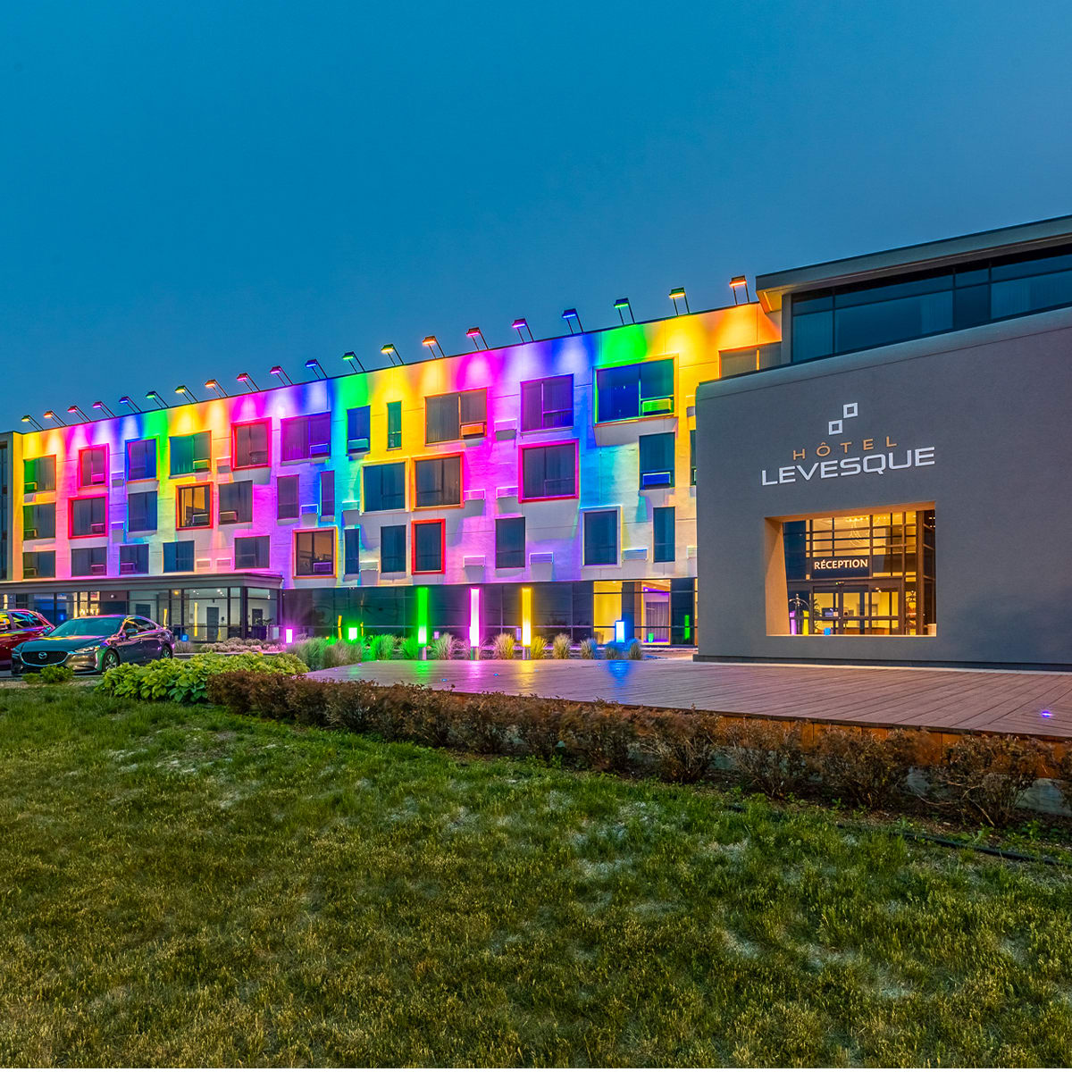 Nightview of Levesque hotel.