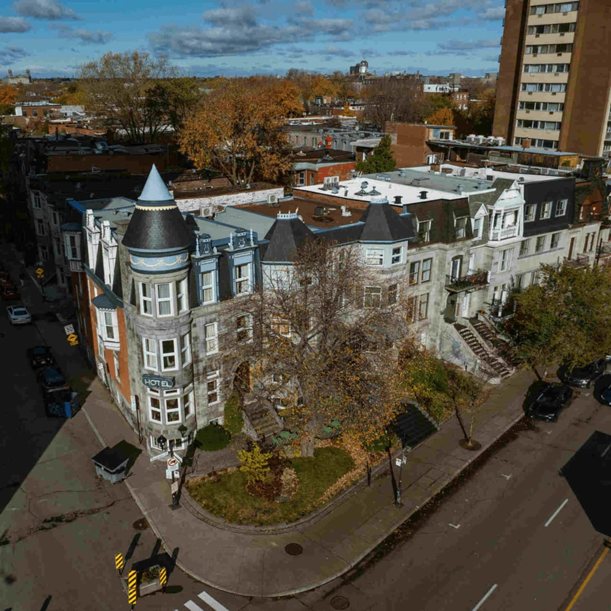 Hotel Manoir Sherbrooke, aerial view