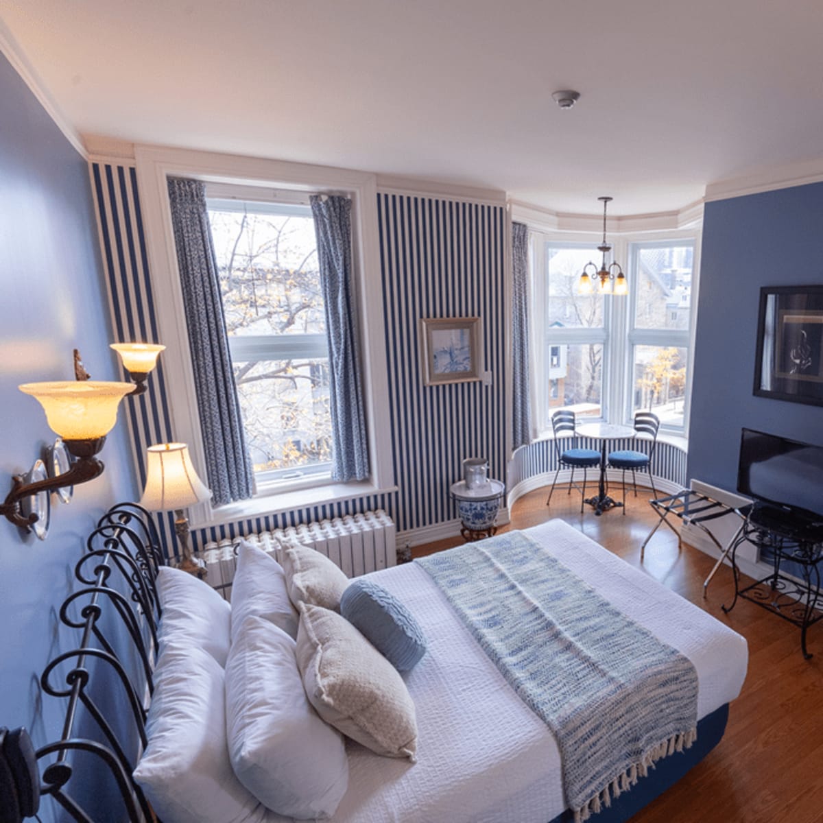 Hotel Manoir Sherbrooke,  the blue room