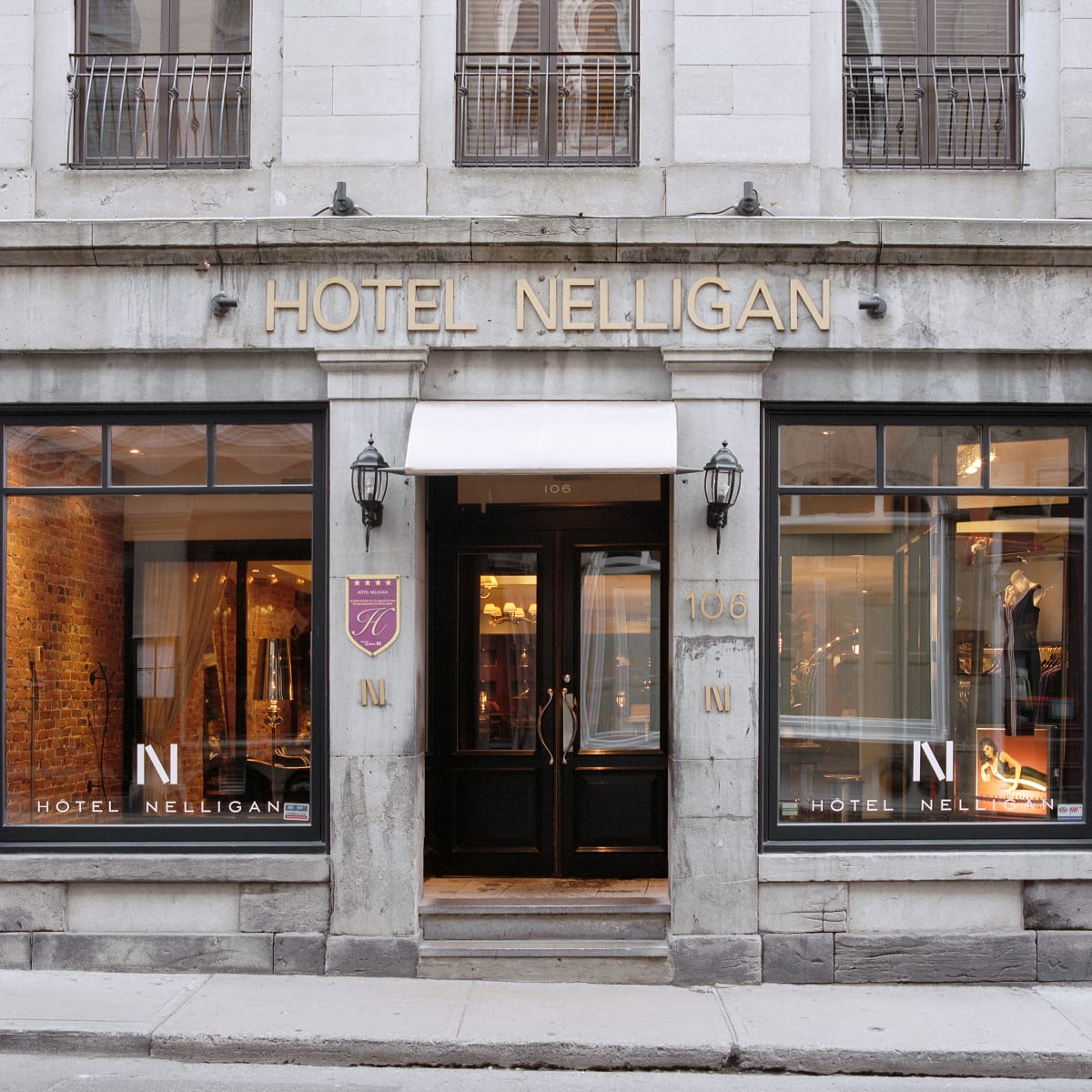 Facade of Hôtel Nelligan