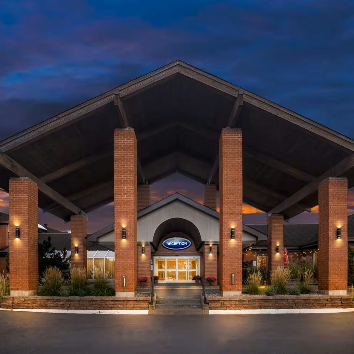 Exterior of the Best Western Hotel St-Jérôme.