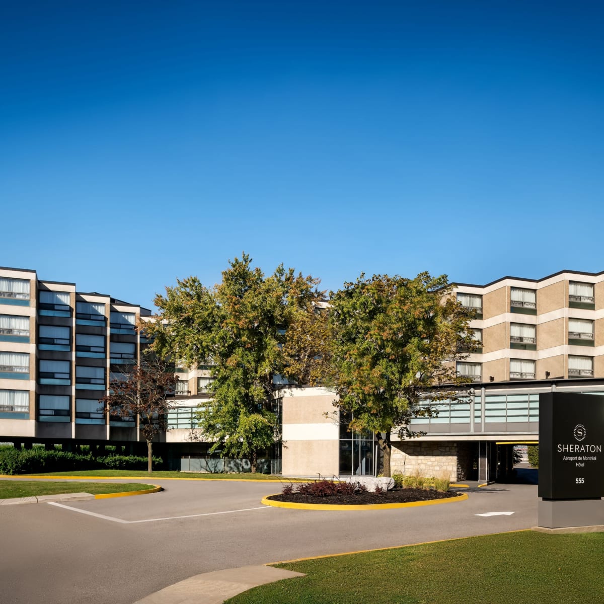 Sheraton Montreal Airport Hotel - Exterior in summer