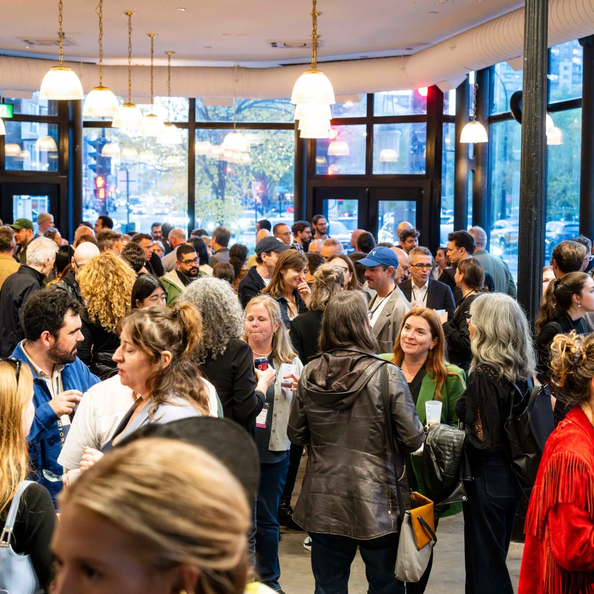 Hub Montréal - A room full of people chatting