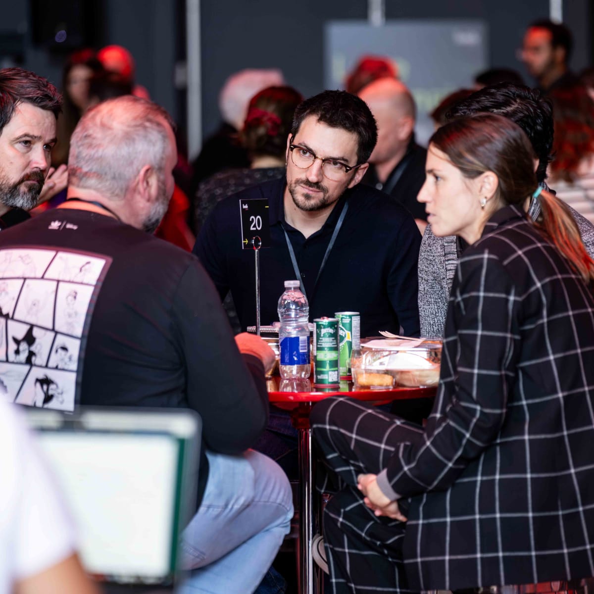 Hub Montréal - People are seated around a round table