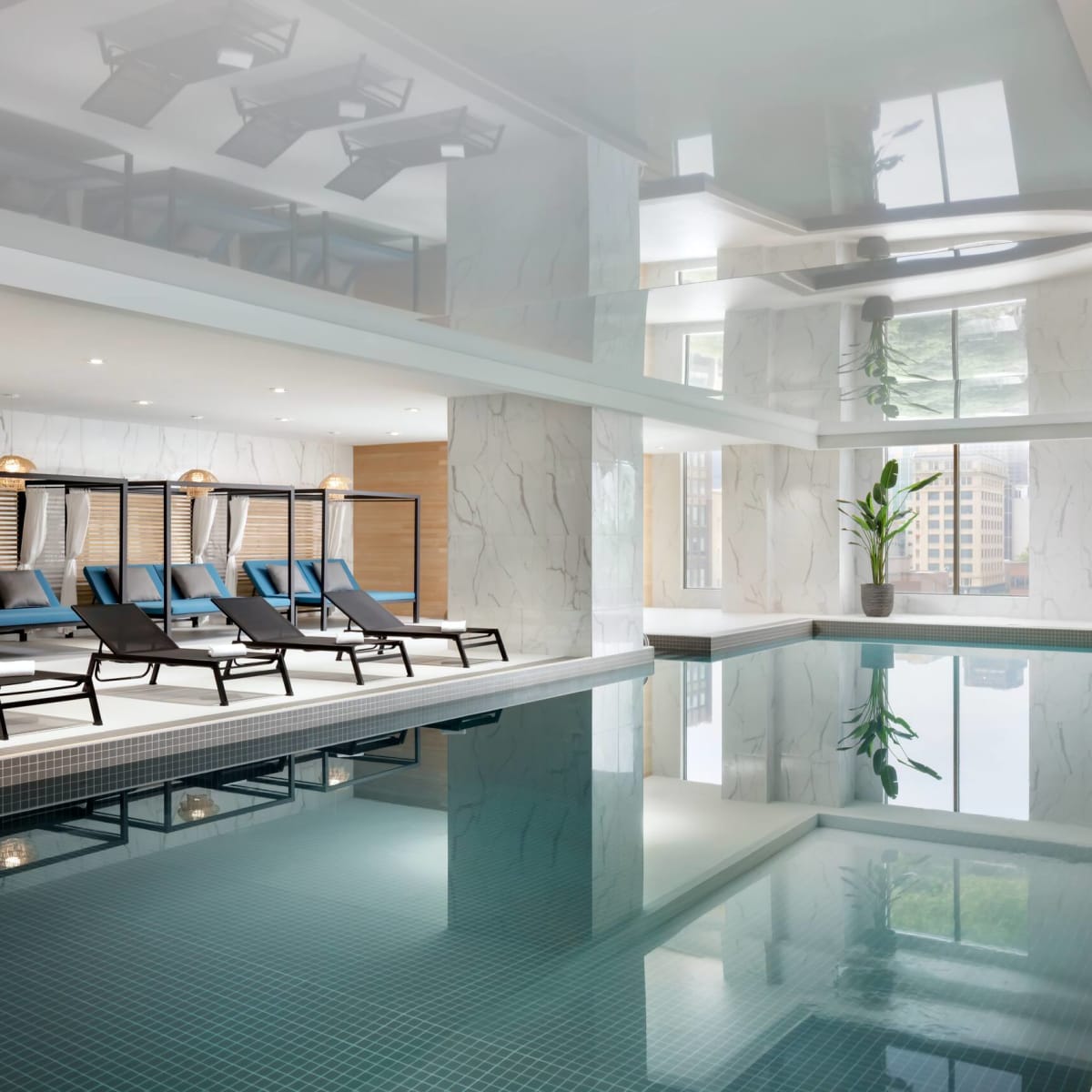 Piscine intérieure du Hyatt Place Montréal - Centre-Ville