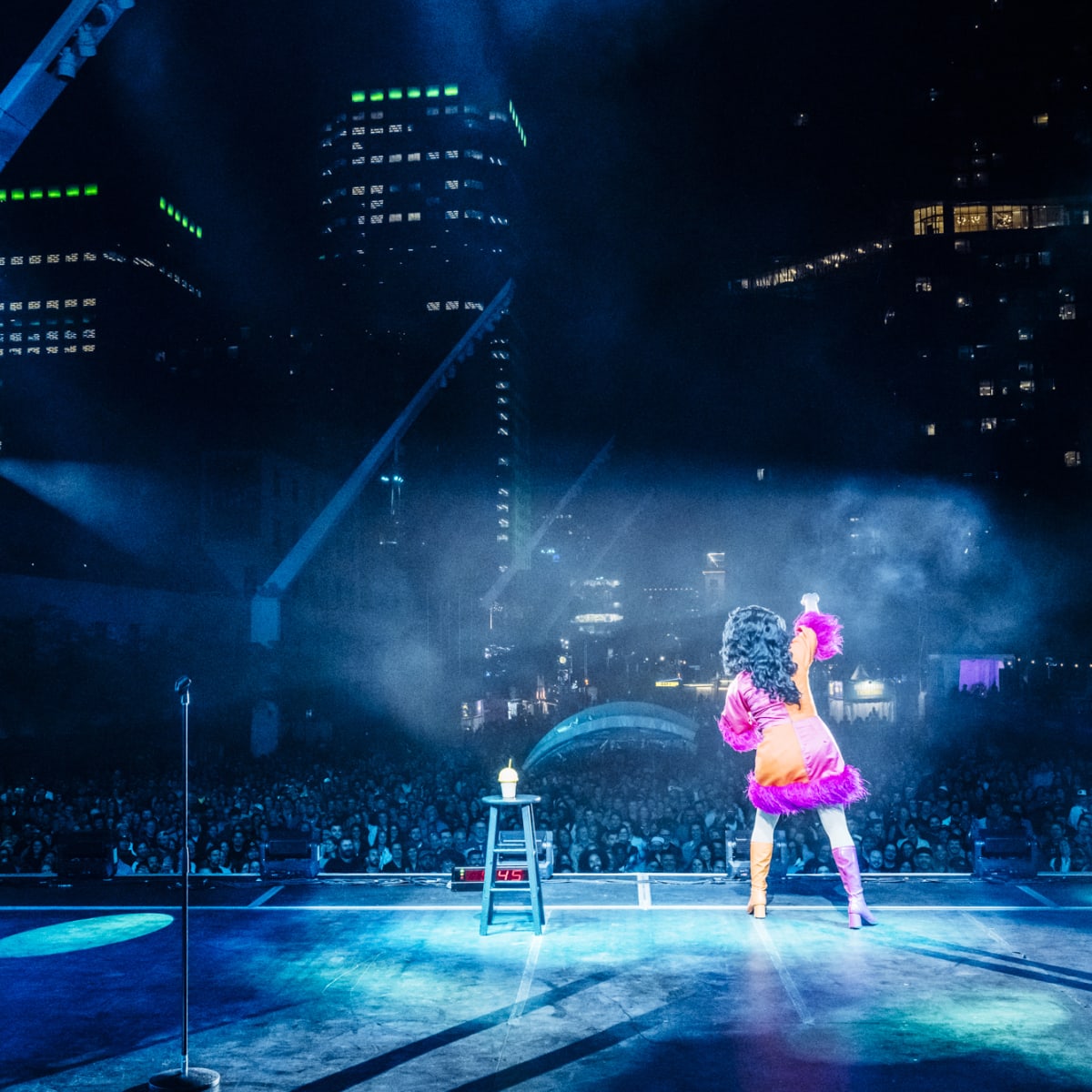 Just For Laughs MONTRÉAL - A comedian dressed in drag performs on stage