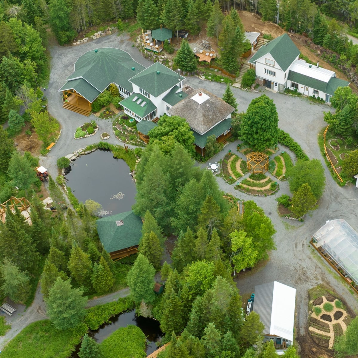 Vue aérienne de la Chaumière Fleur Soleil.