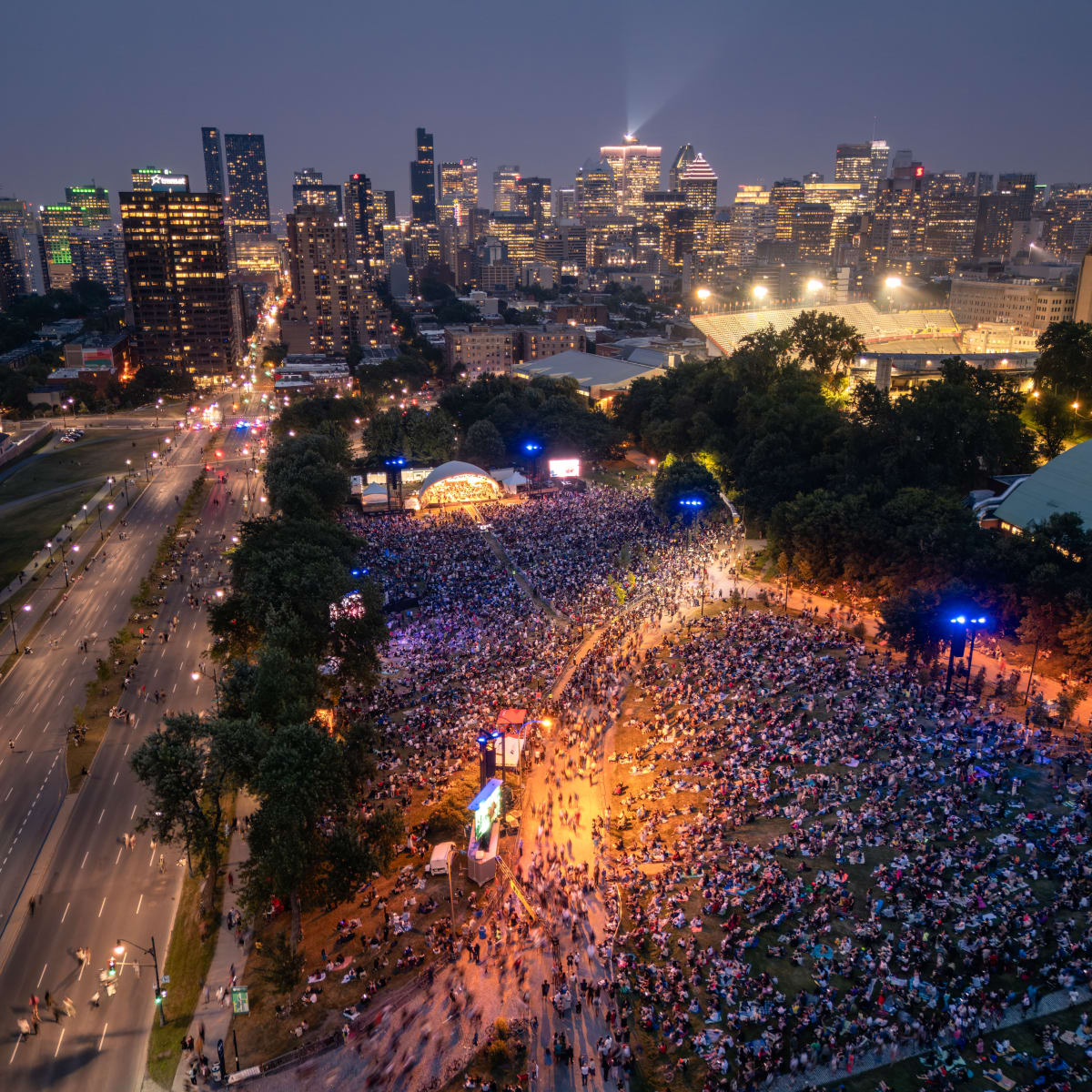 Crowds gathered at the foot of Mount Royal.