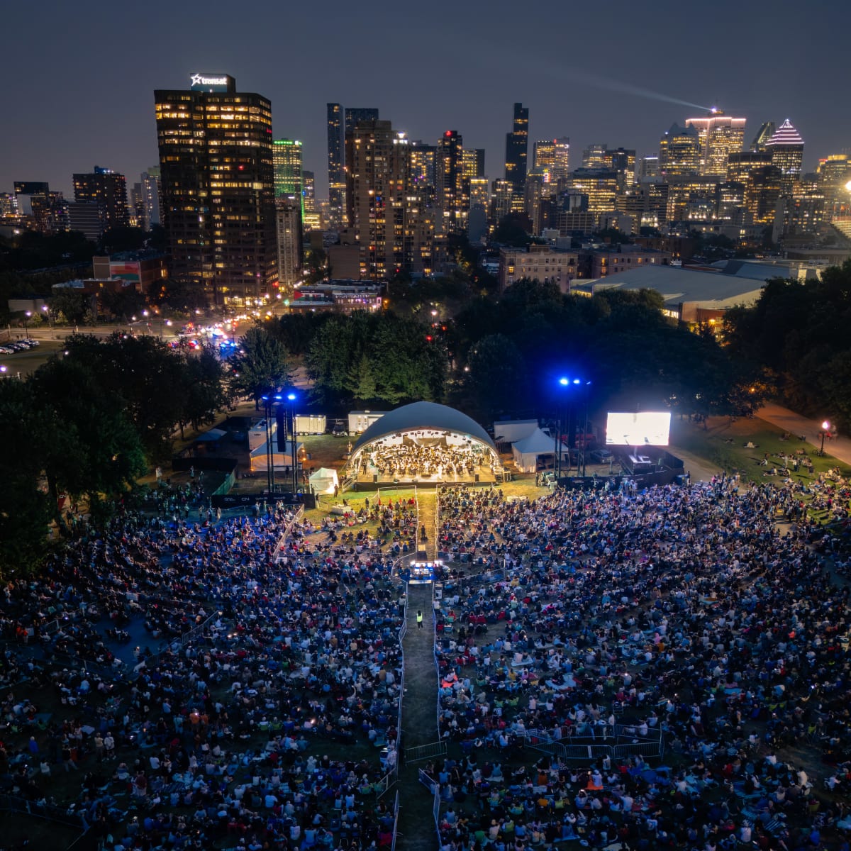 Crowds gathered at the foot of Mount Royal.