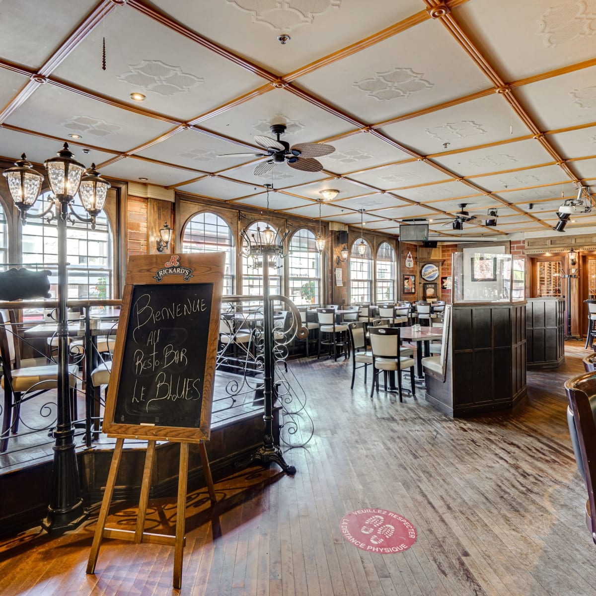 Dining room.