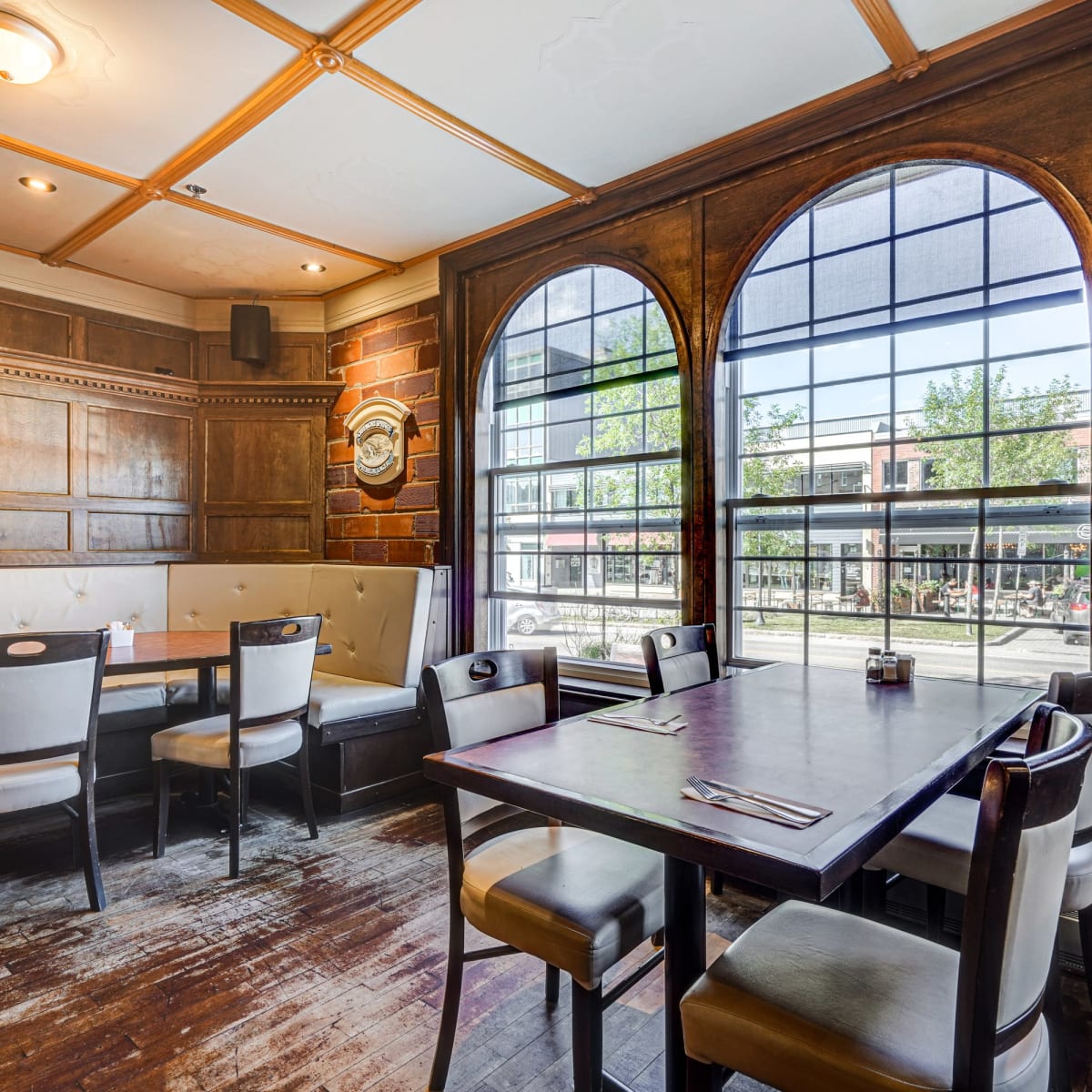 Dining room.