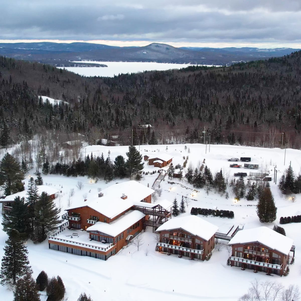 Le Grand R en hiver en vue aérienne.