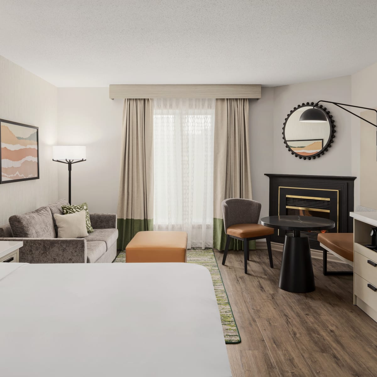 The hotel le Parc Gatineau Tapestry by Hilton Collection.