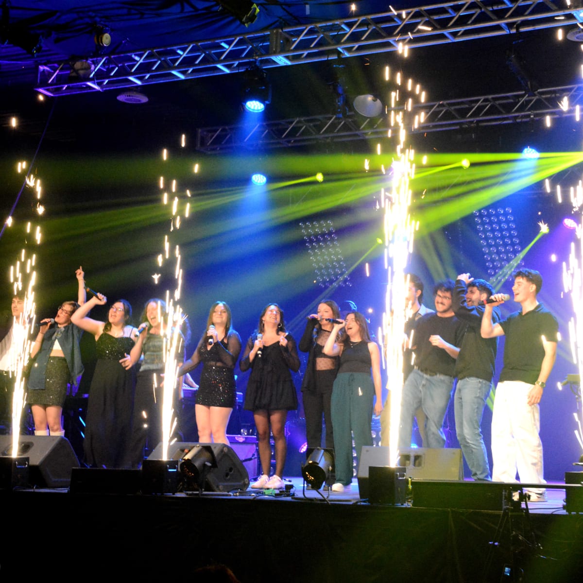 Artists on stage at Le Tremplin, le rendez-vous de la chanson et de l'humour de Dégelis.