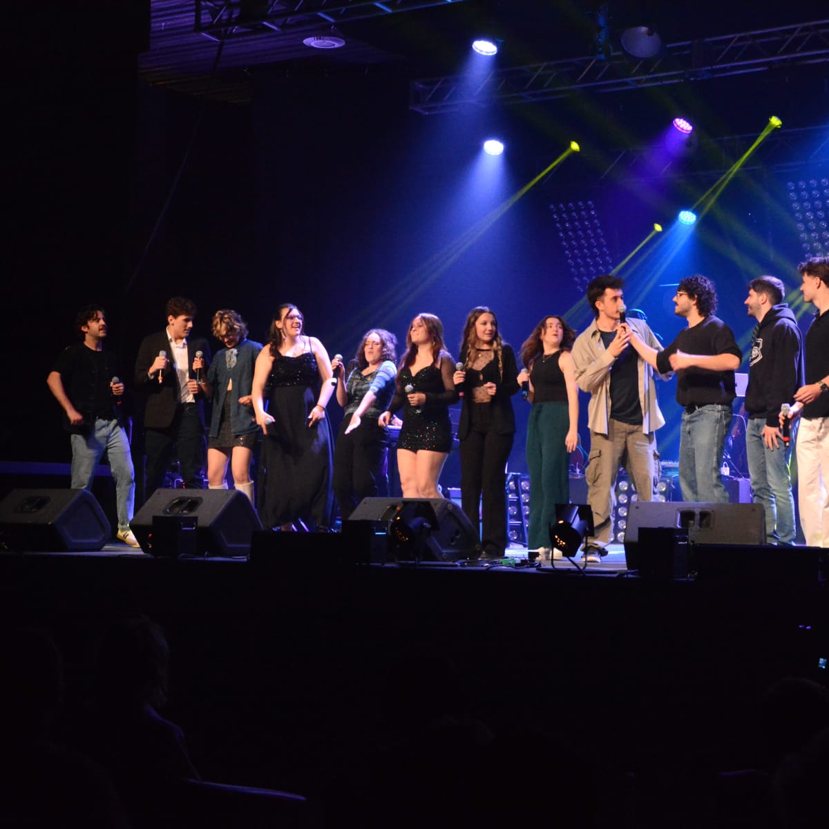 Artists on stage at Le Tremplin, le rendez-vous de la chanson et de l'humour de Dégelis.