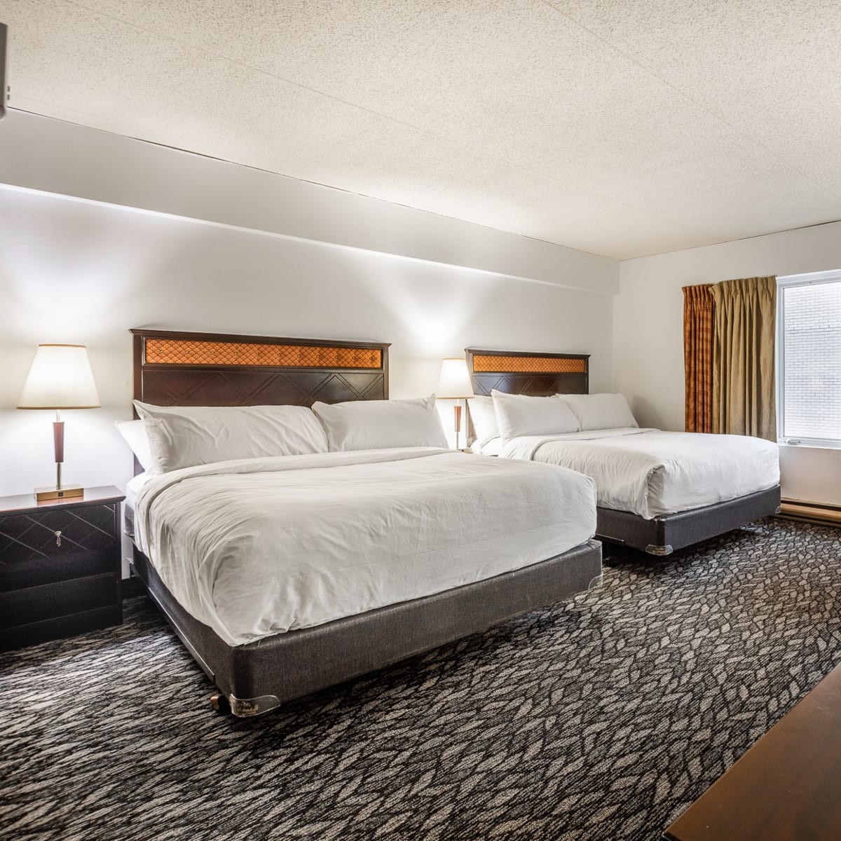 LeLux Hotel - Room with two beds