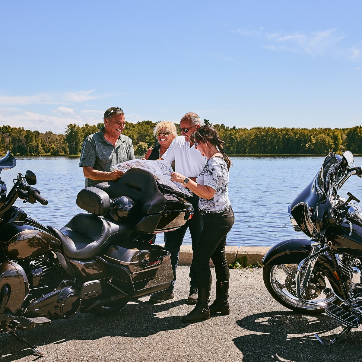Amis en moto.