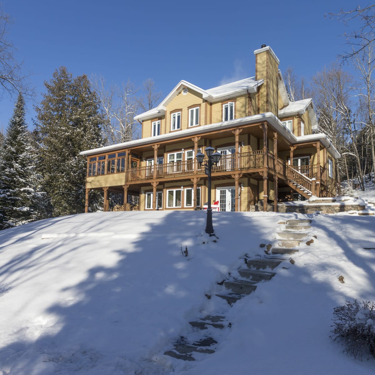 Exterior of Les Dames du Lac B&B in winter.