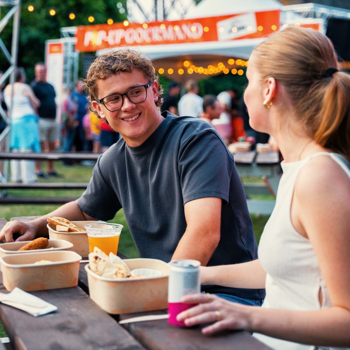 Two people eating a meal at Les Grands Feux du Casino Lac-Leamy.