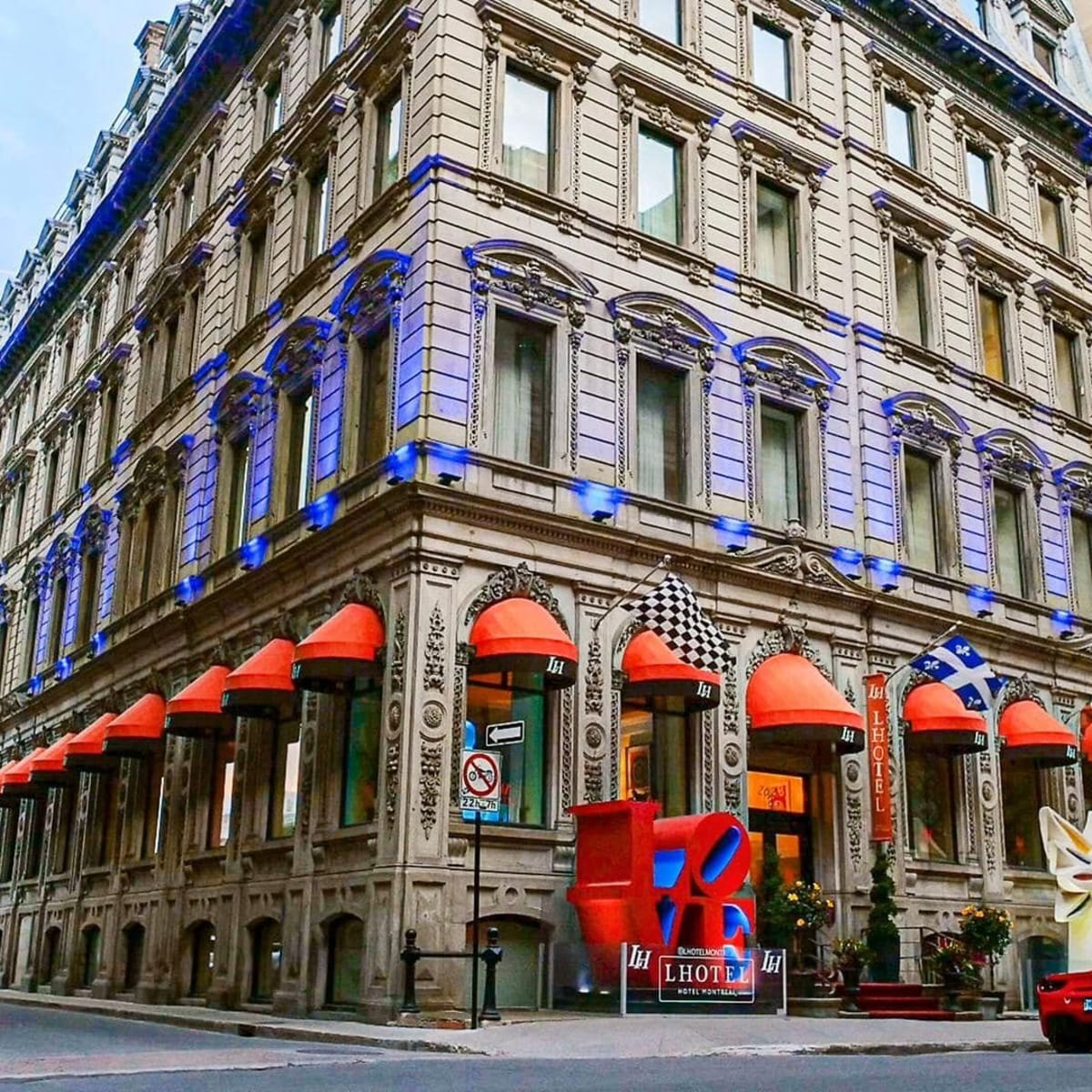 LHotel Montréal - Neo-Renaissance style building