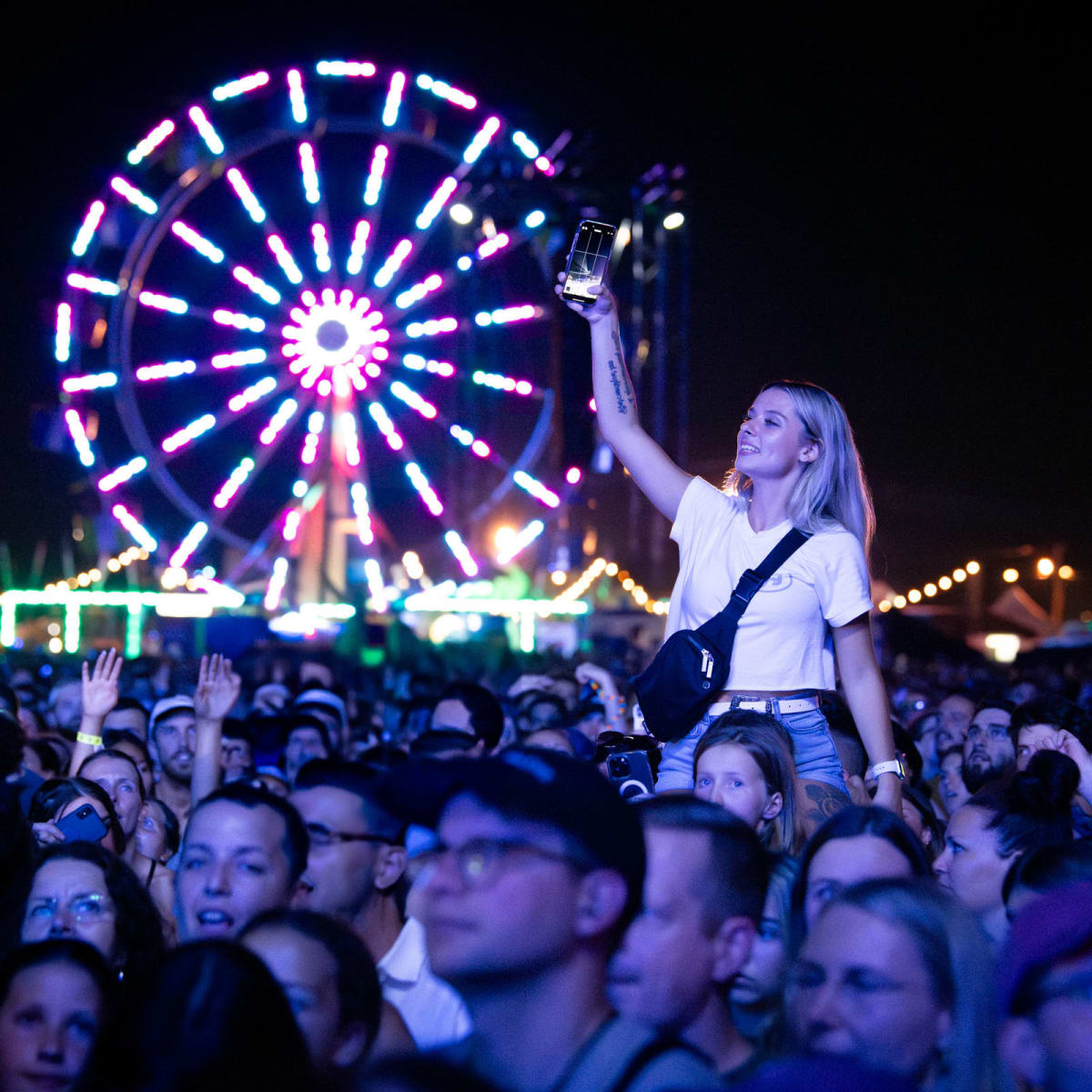 Crowd at the International Balloon Festival of Saint-Jean-sur-Richelieu.