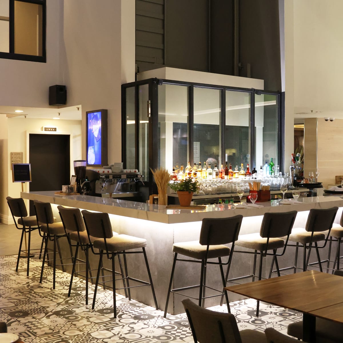 Le bar du restaurant La Tablée.
