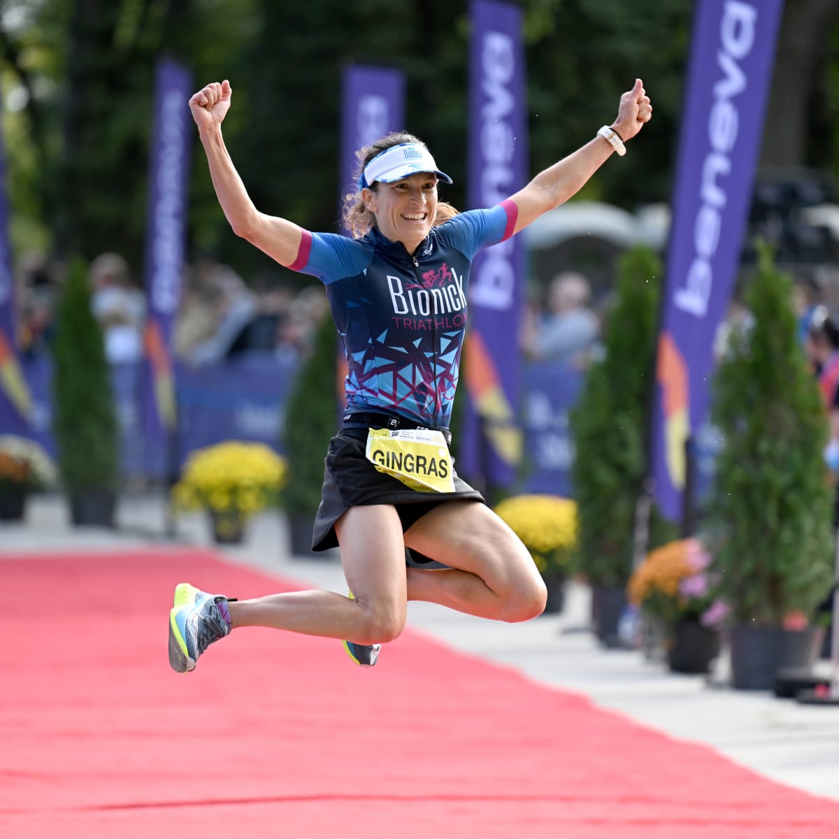 Marathon Beneva de Montréal - A runner jumps with joy