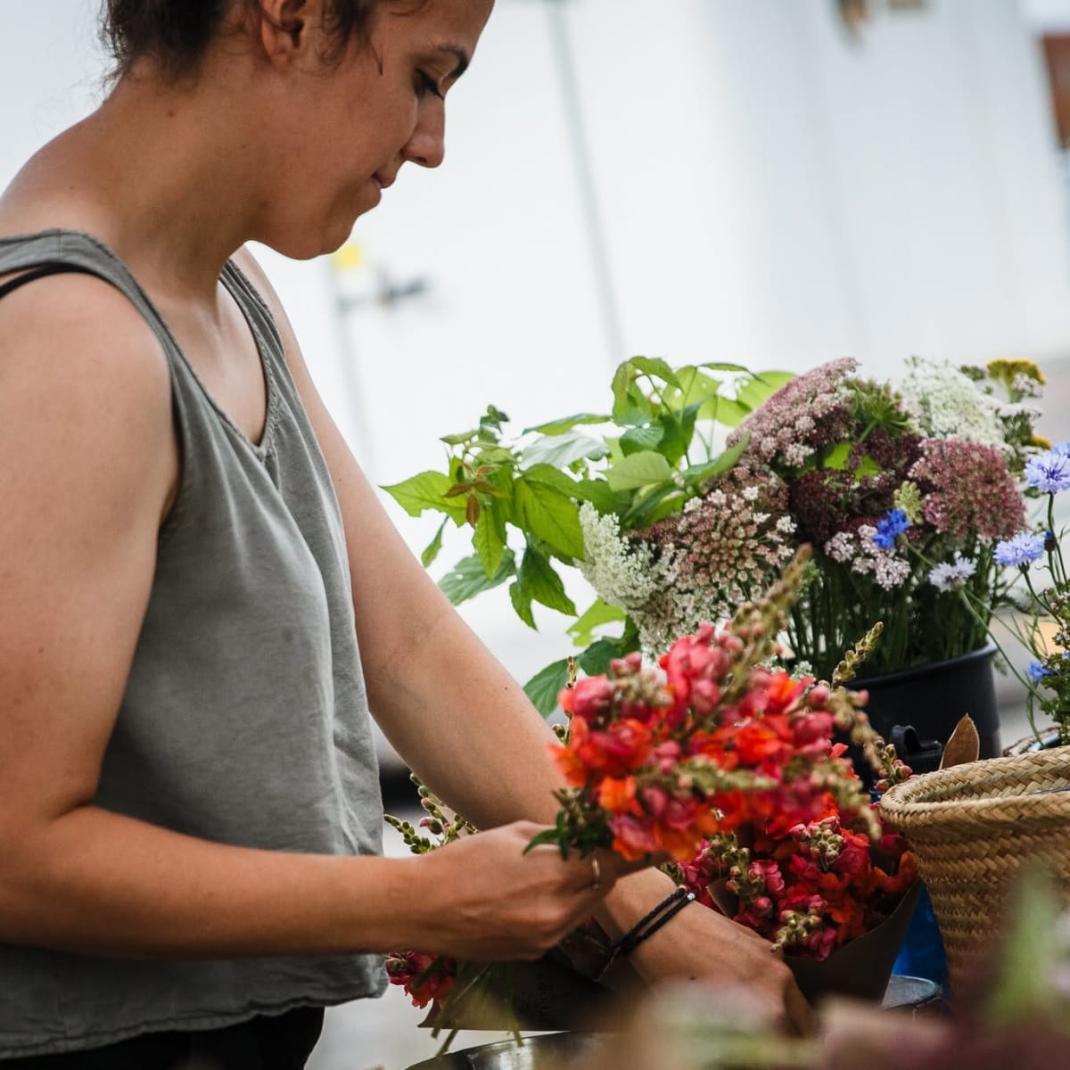 Florist at the marché public moulinois