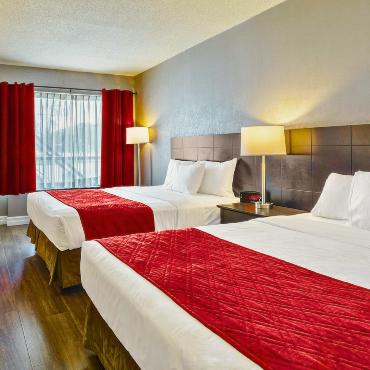 Regular room with 2 double beds, ideal for families