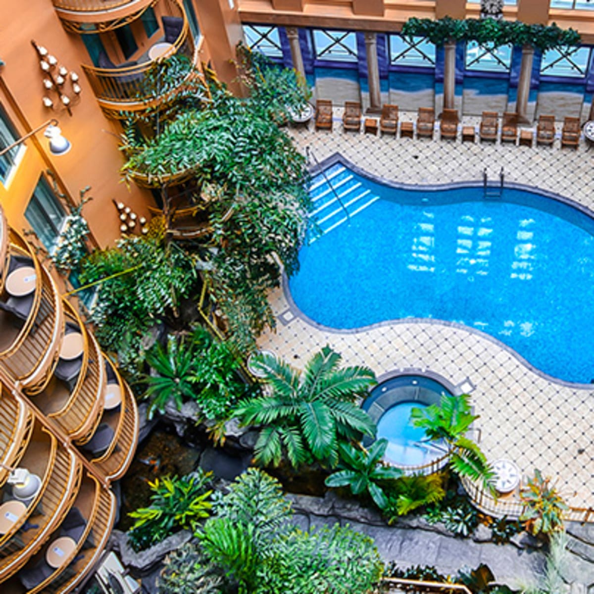 Discover Québec in a different way with JARO Hotels - Hôtel Palace Royal